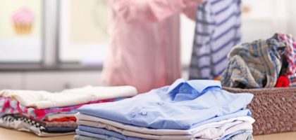 Cách phân loại quần áo để không bị loang màu